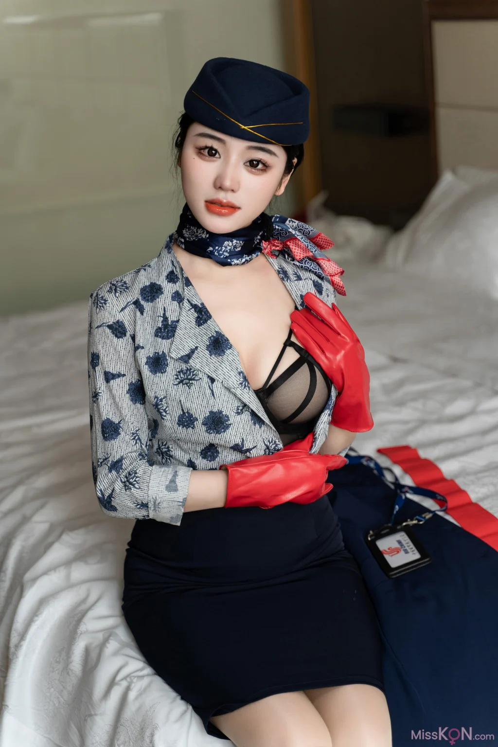 [内购无水印] 汐汐爱吃草莓: 青花空姐制服 (69 photos)