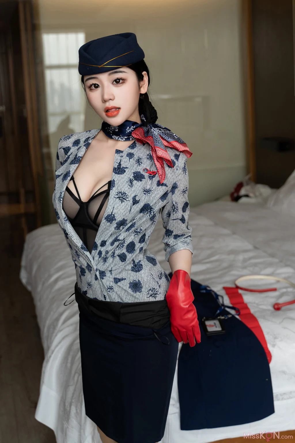 [内购无水印] 汐汐爱吃草莓: 青花空姐制服 (69 photos)
