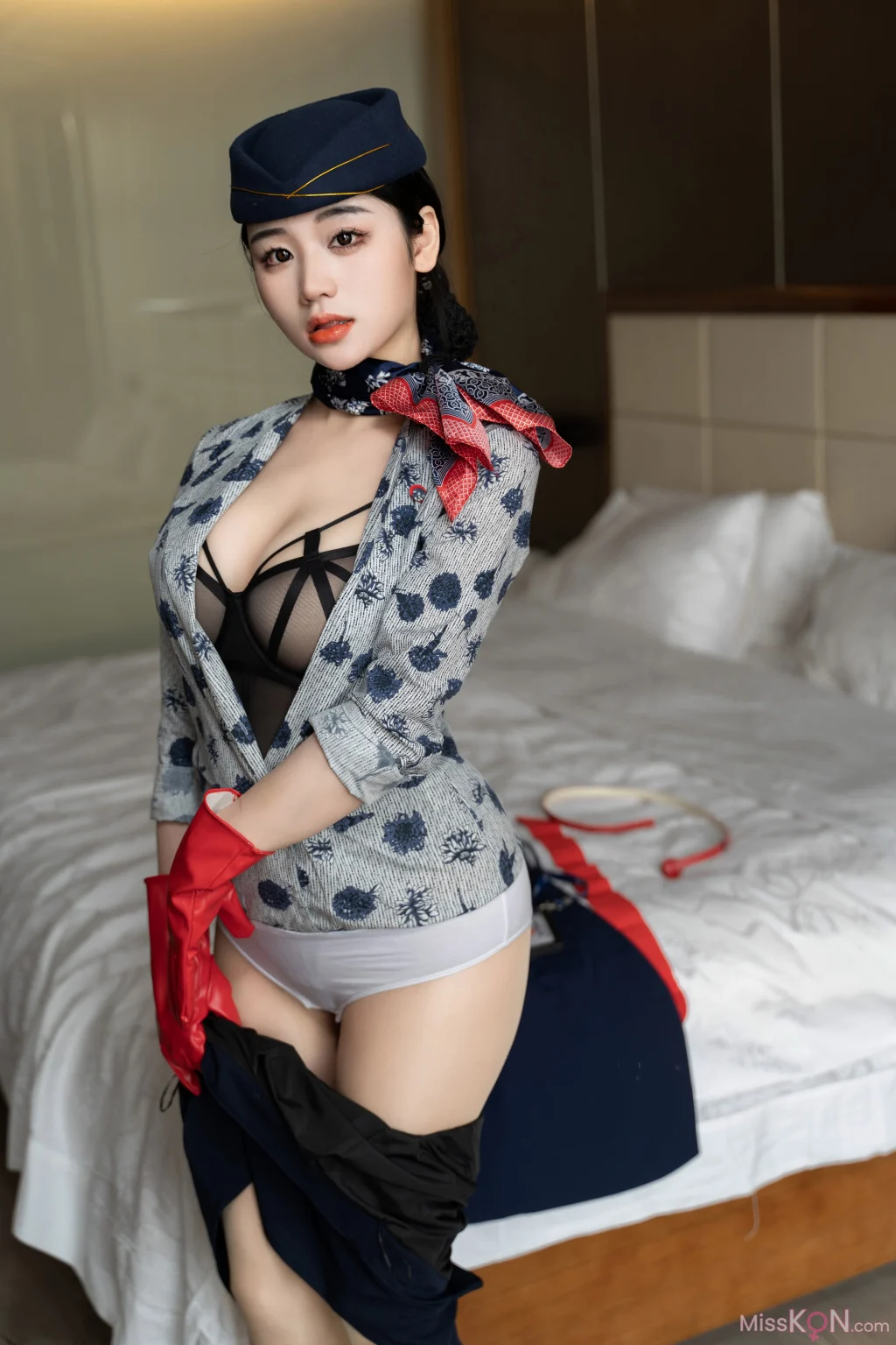 [内购无水印] 汐汐爱吃草莓: 青花空姐制服 (69 photos)