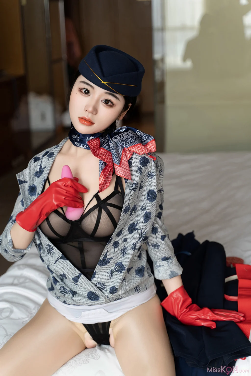 [内购无水印] 汐汐爱吃草莓: 青花空姐制服 (69 photos) – Page 2