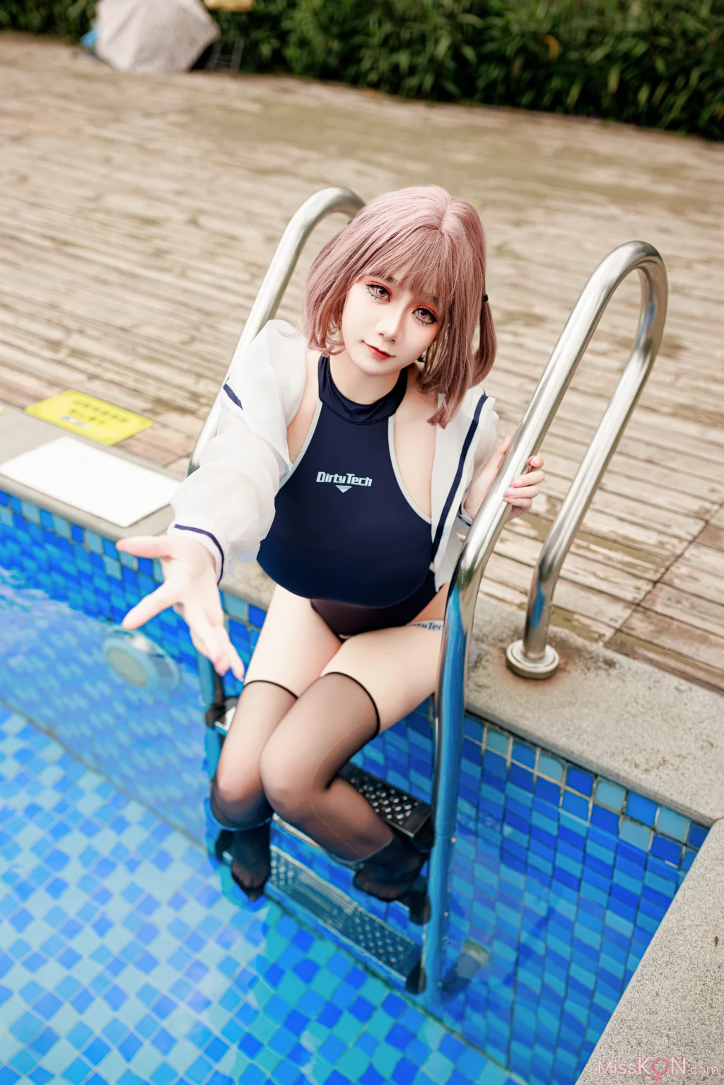 Coser@阿雪雪: 盛夏水泳 (25 photos)