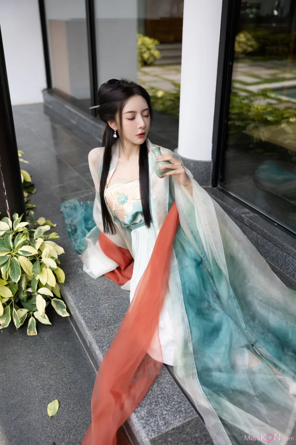 [内购无水印] 王馨瑶Yanni: 绿色古装 瀑布 (112 photos)