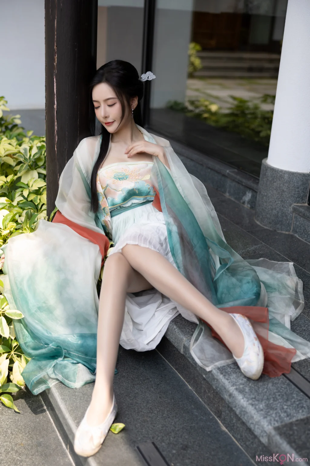 [内购无水印] 王馨瑶Yanni: 绿色古装 瀑布 (112 photos)