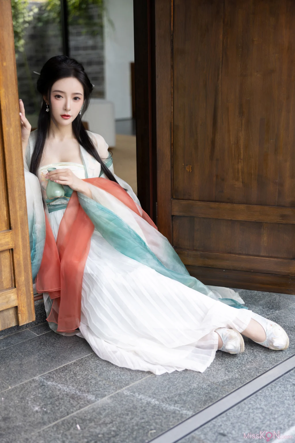 [内购无水印] 王馨瑶Yanni: 绿色古装 瀑布 (112 photos) – Page 2