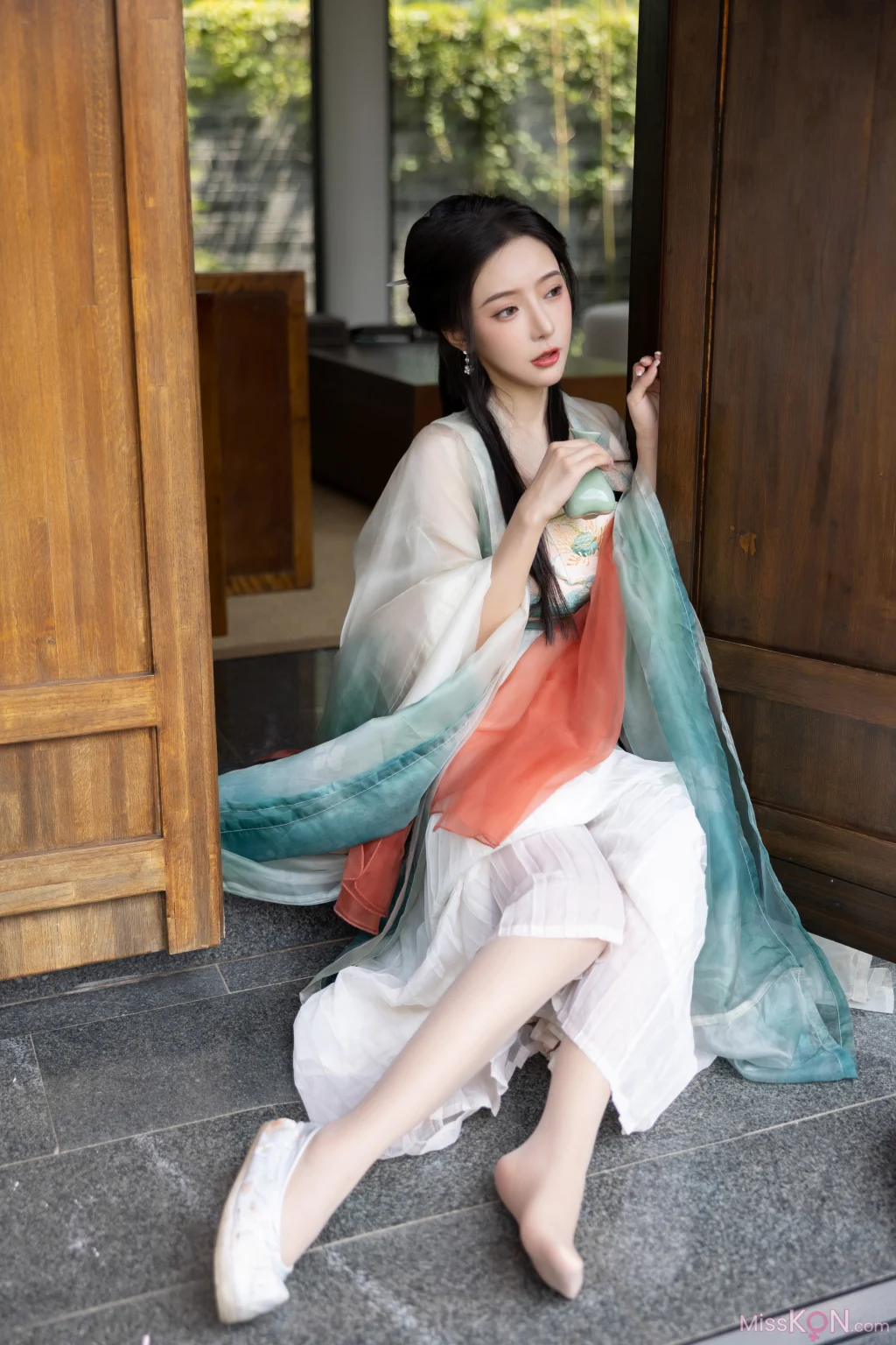 [内购无水印] 王馨瑶Yanni: 绿色古装 瀑布 (112 photos) – Page 2