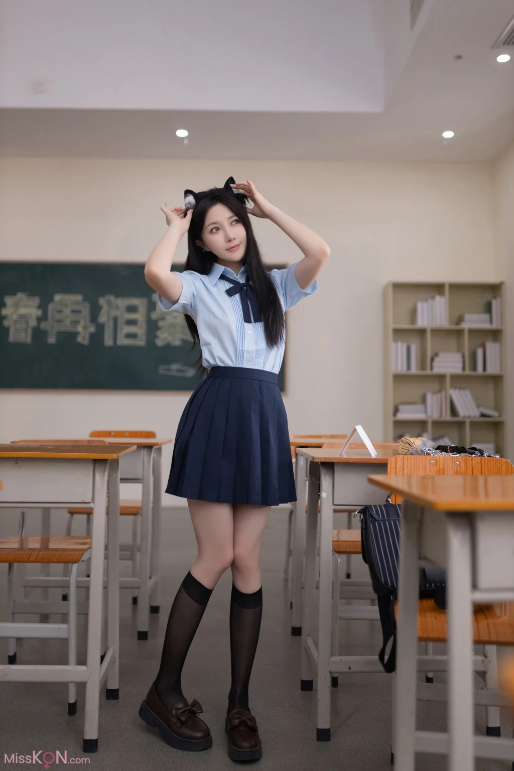 [内购无水印] 鱼子酱Fish: 班长的礼物 (130 photos)