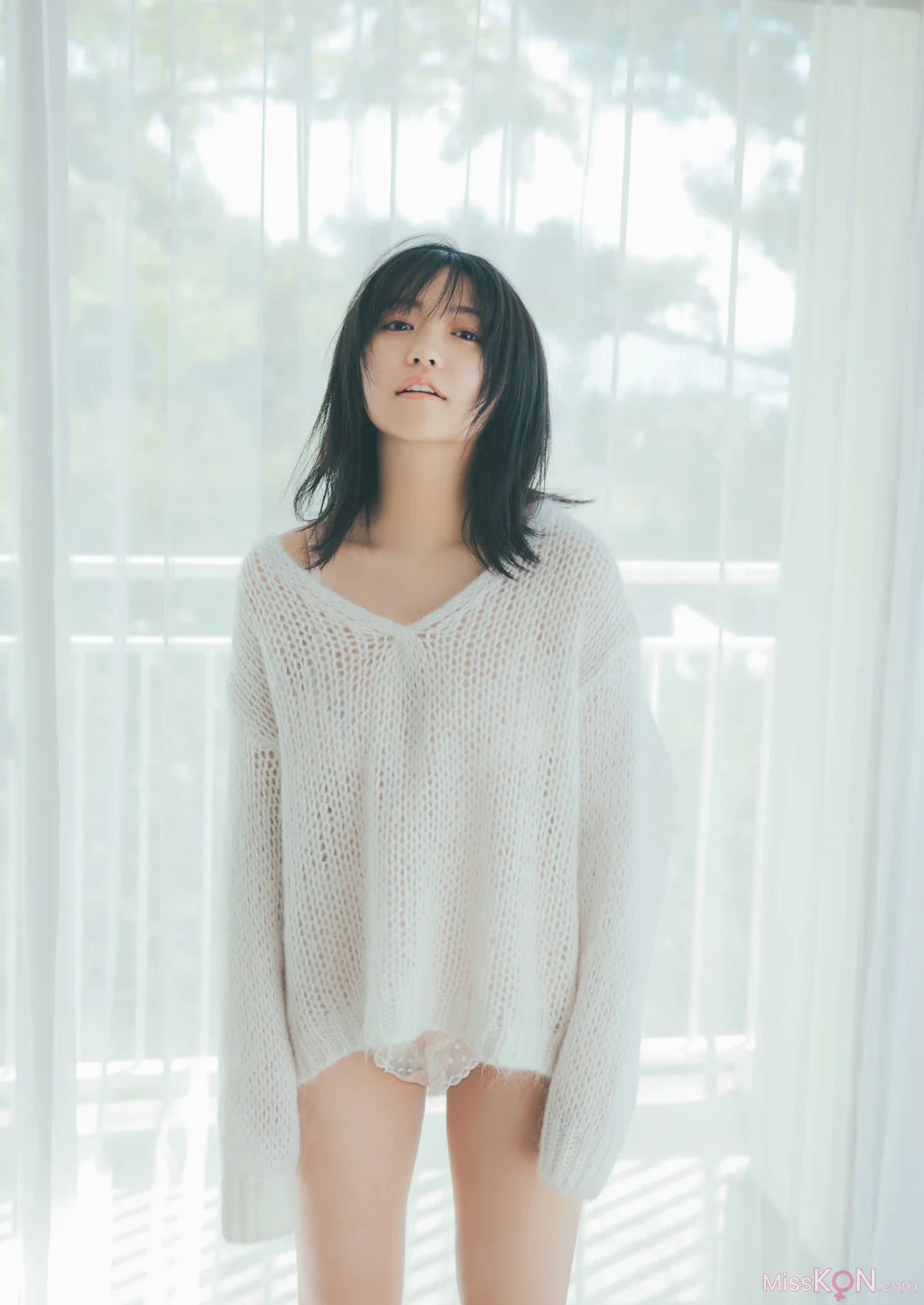 [JP] Yuno Ohara (大原優乃): スピサン グラビアフォトブック ふゆのゆうの (41 photos)
