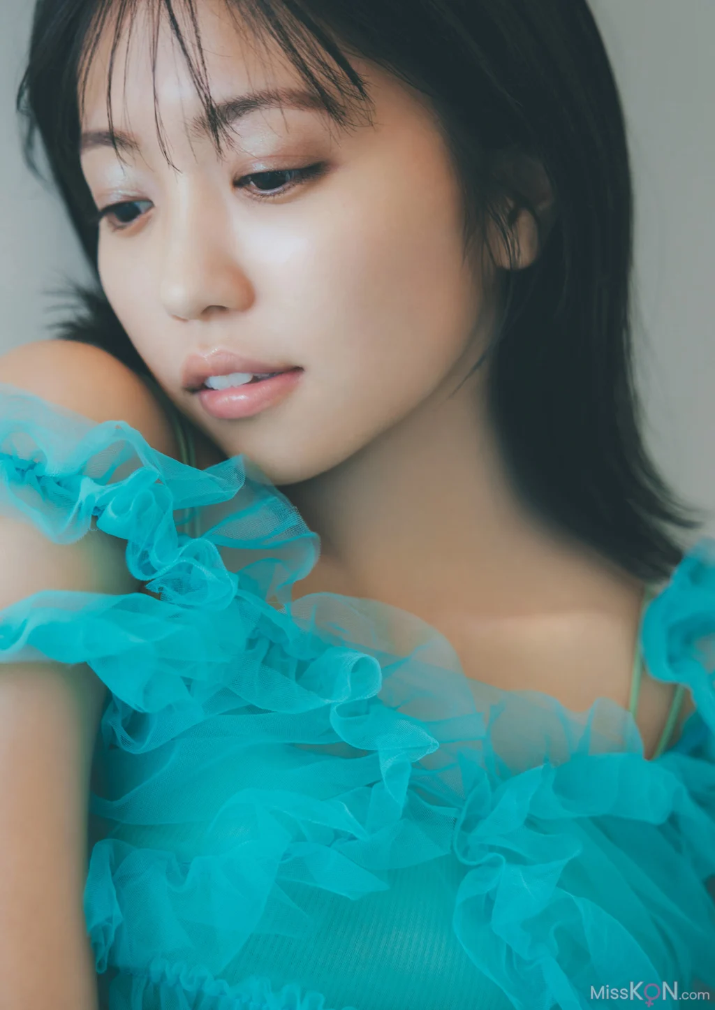 [JP] Yuno Ohara (大原優乃): スピサン グラビアフォトブック ふゆのゆうの (41 photos) – Page 2