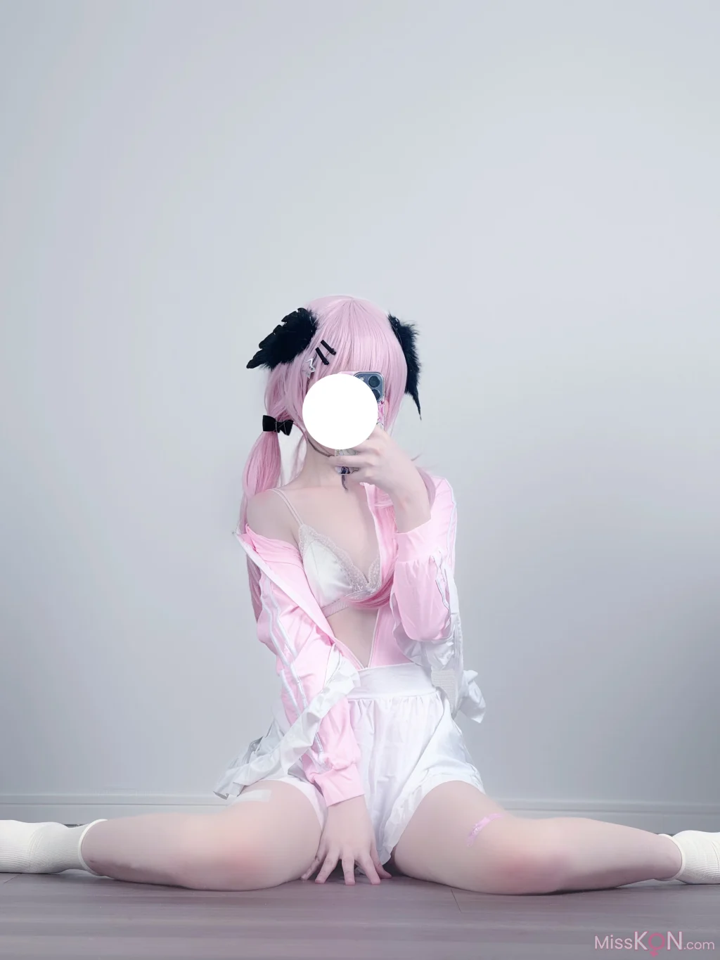 Coser@幼愛Youmeko: 蔚蓝档案 下江小春 体操服 (26 photos)