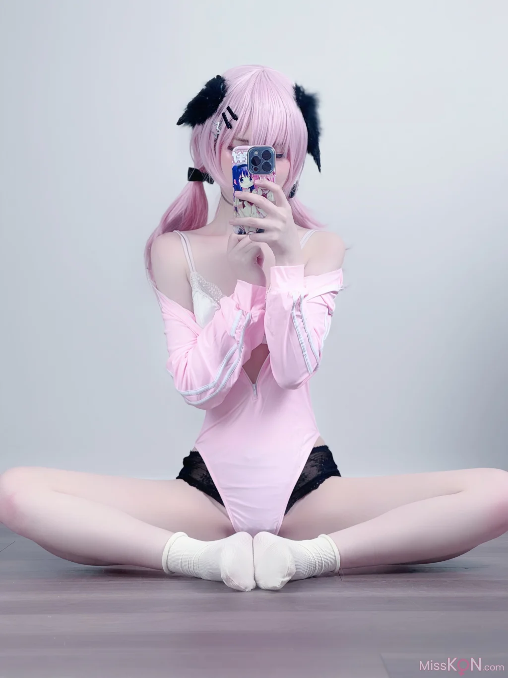 Coser@幼愛Youmeko: 蔚蓝档案 下江小春 体操服 (26 photos)