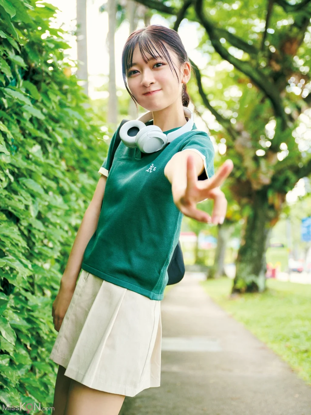[JP] Nozomi Suzuhara (鈴原希実): 1st写真集 届け (132 photos)