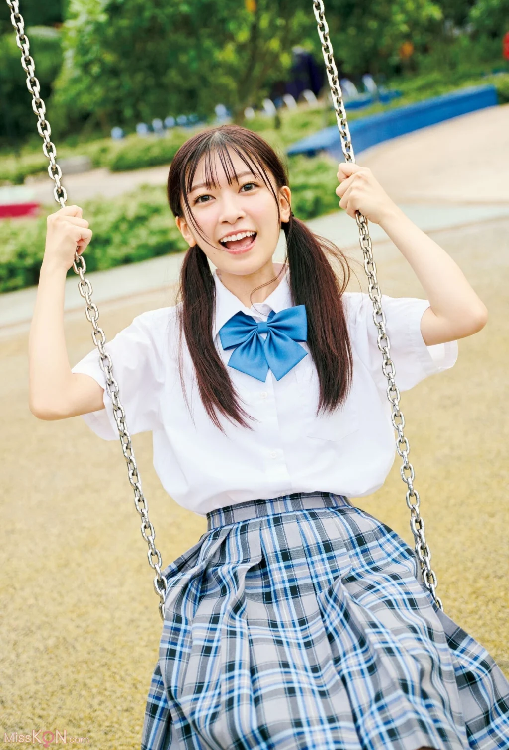 [JP] Nozomi Suzuhara (鈴原希実): 1st写真集 届け (132 photos)
