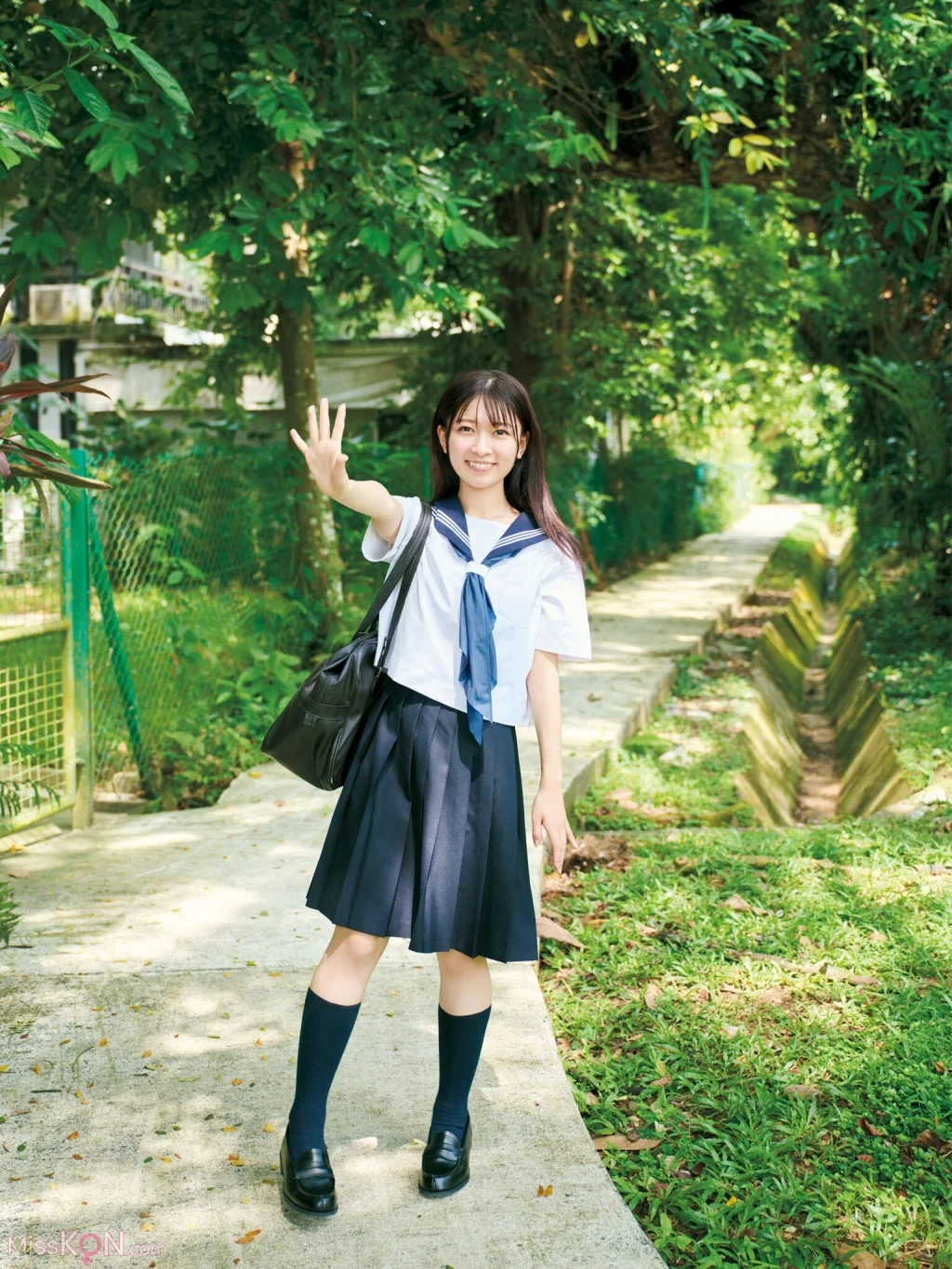 [JP] Nozomi Suzuhara (鈴原希実): 1st写真集 届け (132 photos) – Page 2