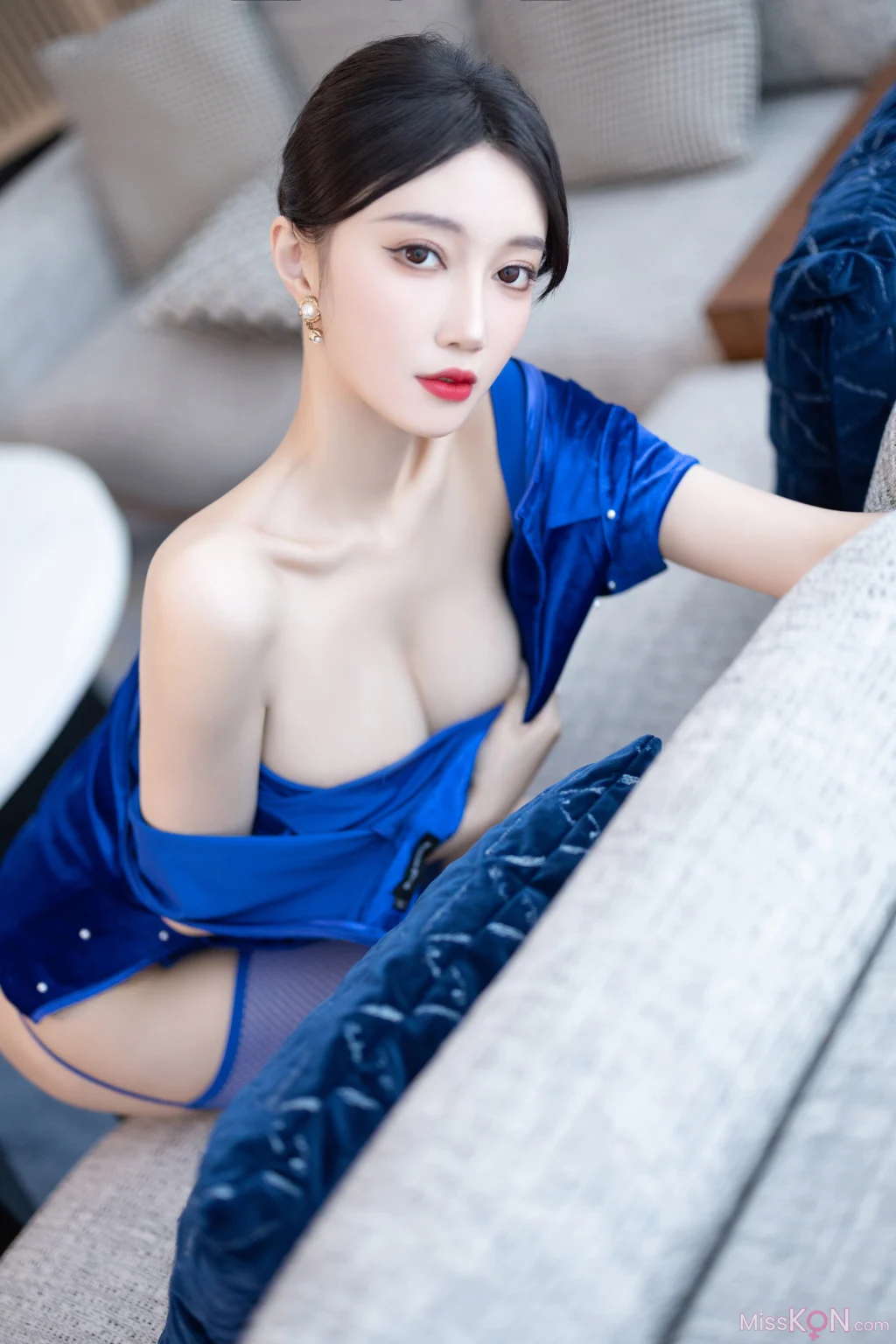 [内购无水印] 玥儿玥er: 蓝色短裙 (91 photos) – Page 2