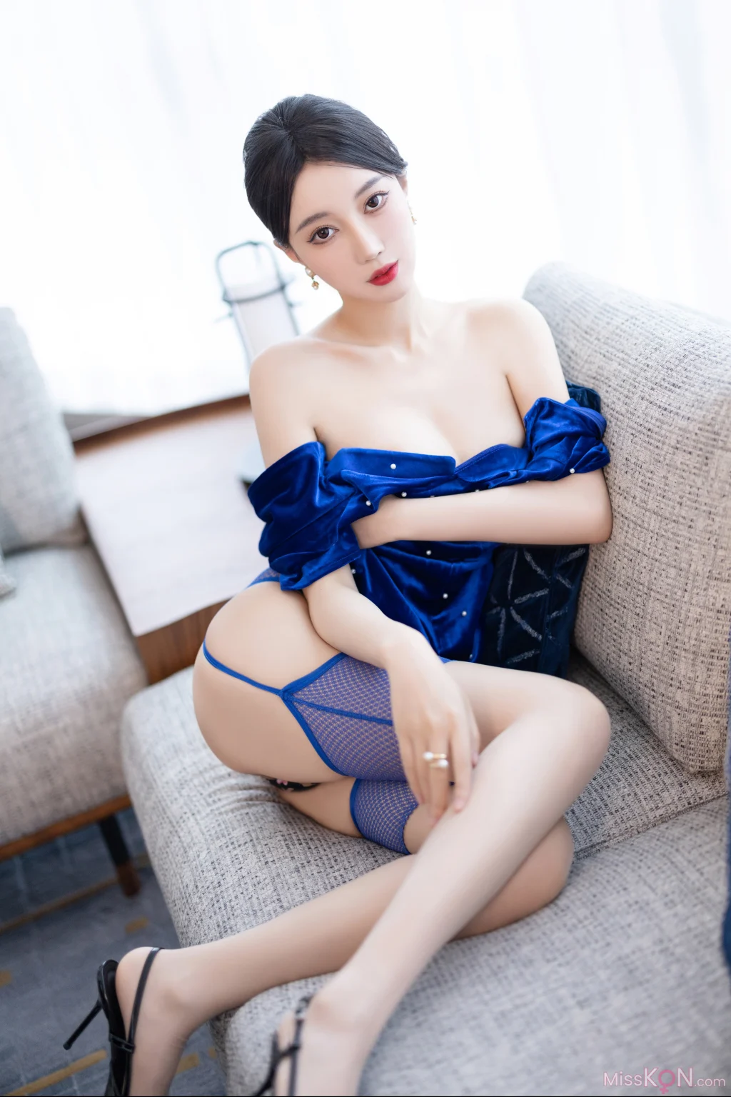 [内购无水印] 玥儿玥er: 蓝色短裙 (91 photos) – Page 2