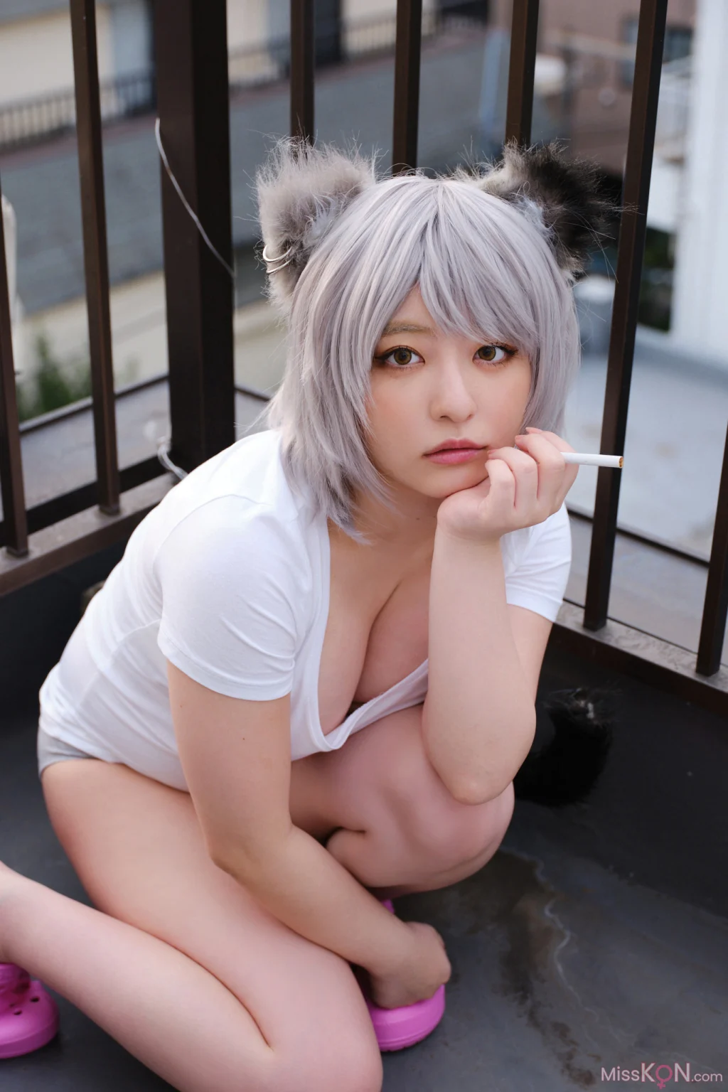 [JP] Mizuki Asakura (麻倉瑞季): 『税金で買った本』『ヤニねこ』 コラボグラビア ヤンマガアザーっす！＜ＹＭ２０２３年３５号未公開カット＞ ヤンマガデジタル写真集 (36 photos)