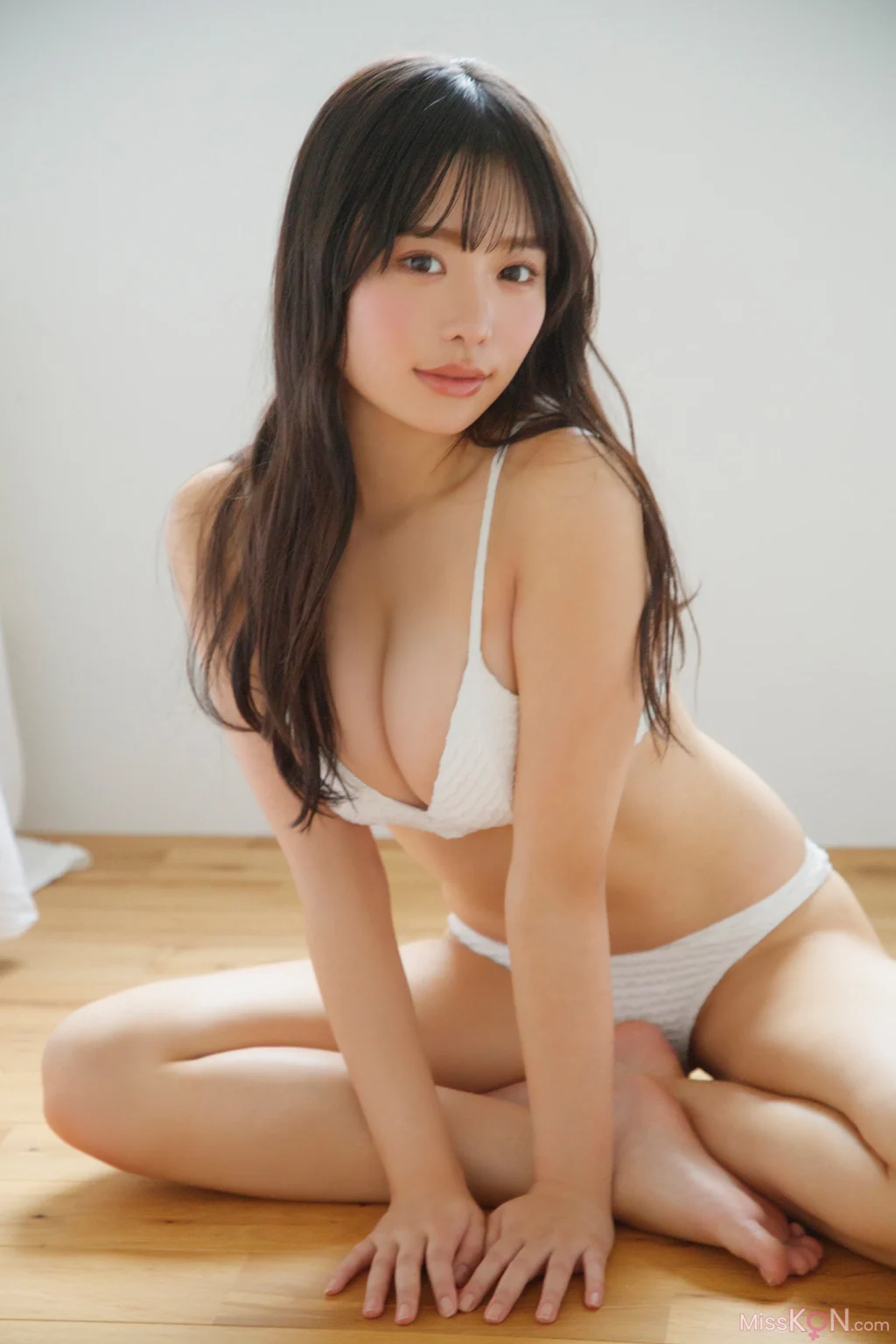 [JP] Momoha Takatsuru (高鶴桃羽): 週刊現代デジタル写真集 二十歳のアラベスク (122 photos) – Page 2
