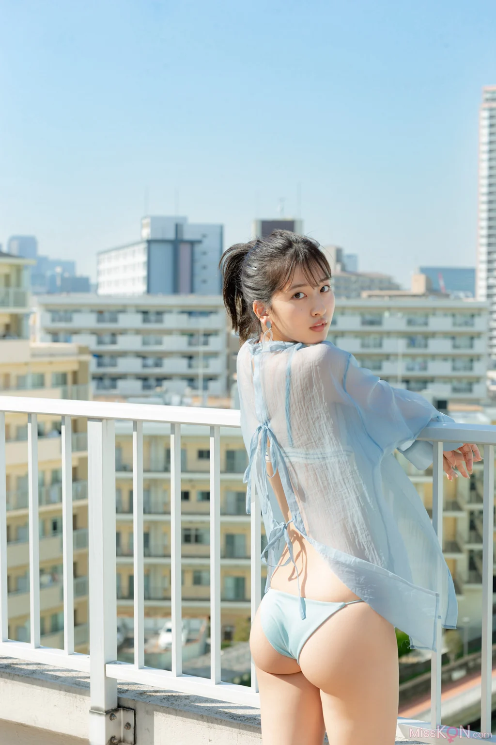 [JP] Rina Saito (斉藤里奈): ミスマガのアソビバ！ミスマガ２０２２ おしゃかわグラビア ヤンマガデジタル写真集 (36 photos) – Page 2