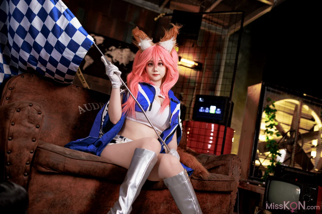 Coser@阿雪雪: FGO 玉藻前赛车服 (90 photos)