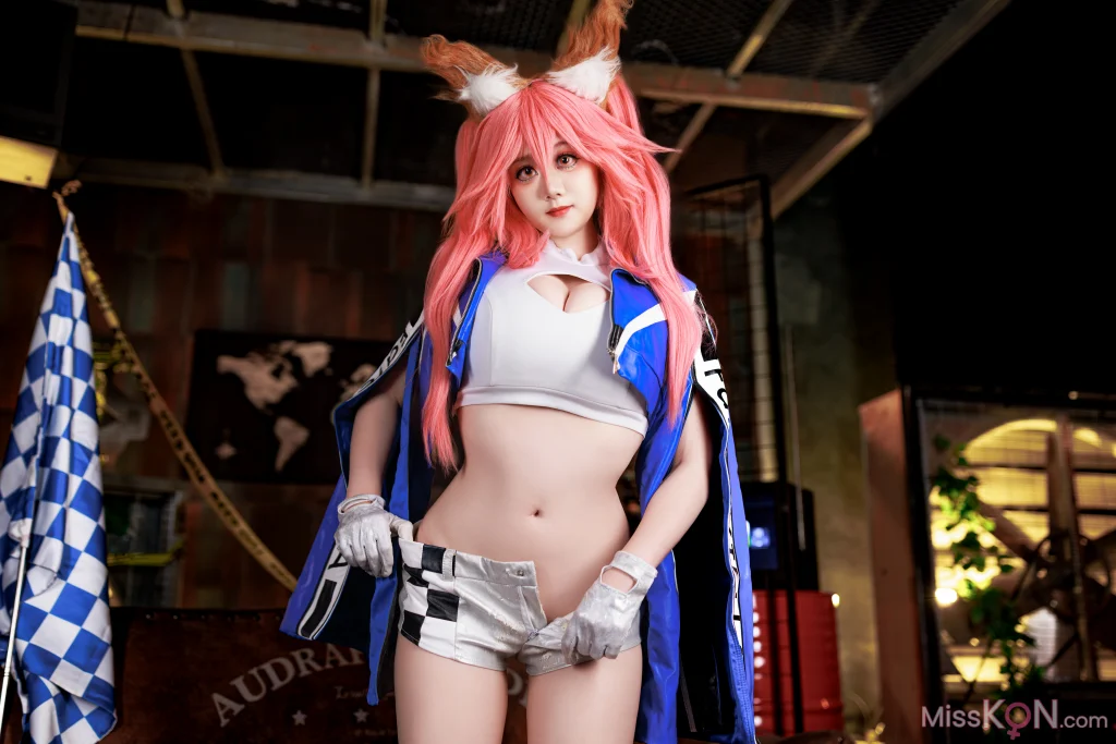 Coser@阿雪雪: FGO 玉藻前赛车服 (90 photos)