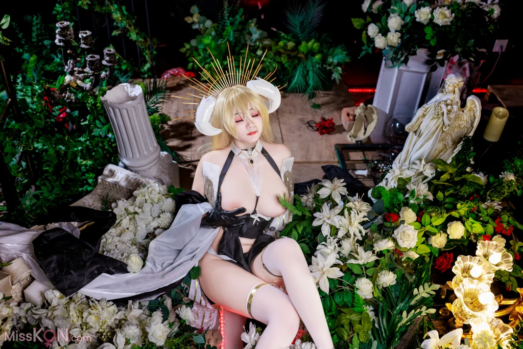 Coser@阿雪雪: 修女怨仇 (90 photos + 4 videos)